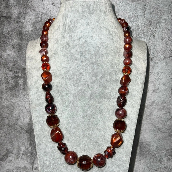 N16. VINTAGE CORA SIGNED LUCITE‎ BEADED NECKLACE, GOLD TONE, BROWN BEADS - Picture 1 of 5
